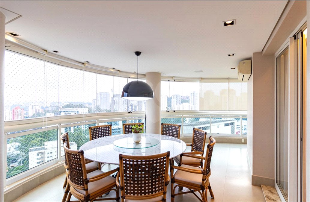 Apartamento para alugar com 4 suítes em Vila Andrade, São Paulo, SP