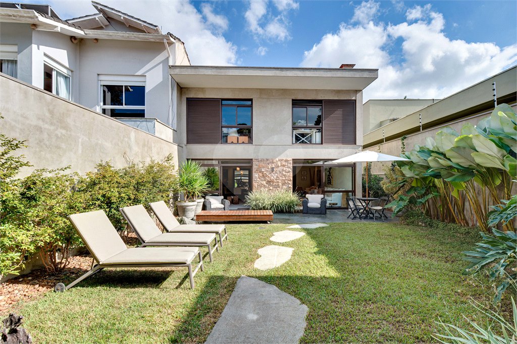Casa à venda com 3 suítes em Alto da Boa Vista, São Paulo, SP