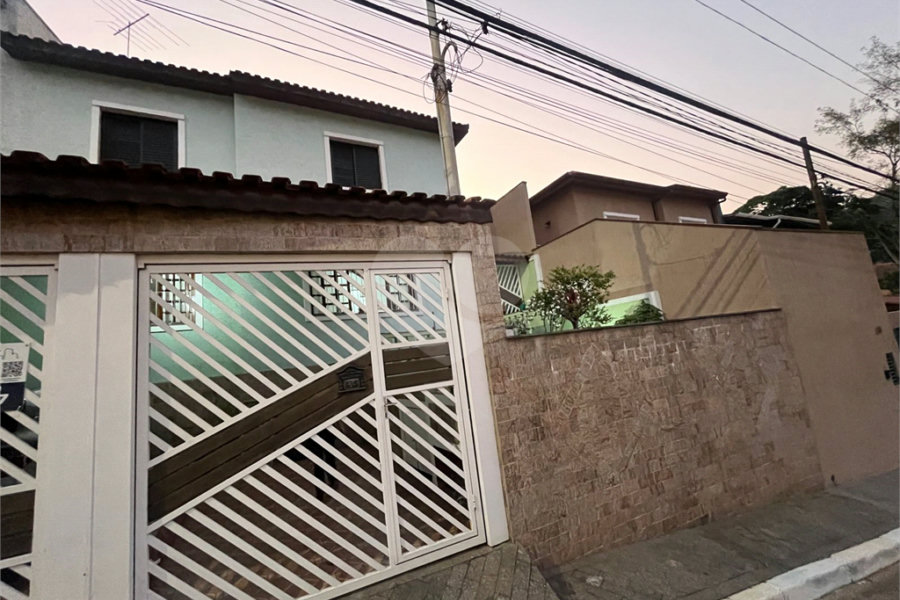 Sobrado à venda com 3 quartos, sendo 1 suíte, em Vila Irmãos Arnoni, São Paulo, SP