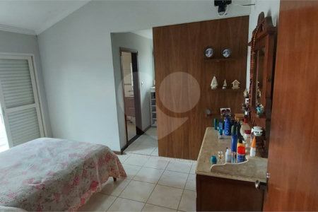 Sobrado à venda com 3 quartos, sendo 1 suíte,  em Vila Mogilar, Mogi das Cruzes, SP