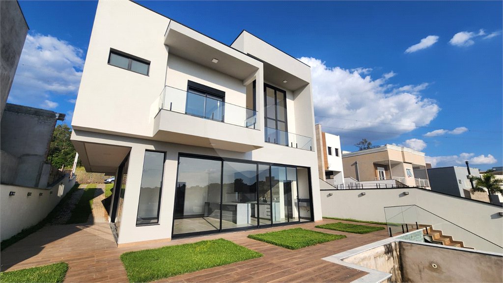 Casa à venda com 3 suítes no condomínio Santa Isabel I, Louveira - SP