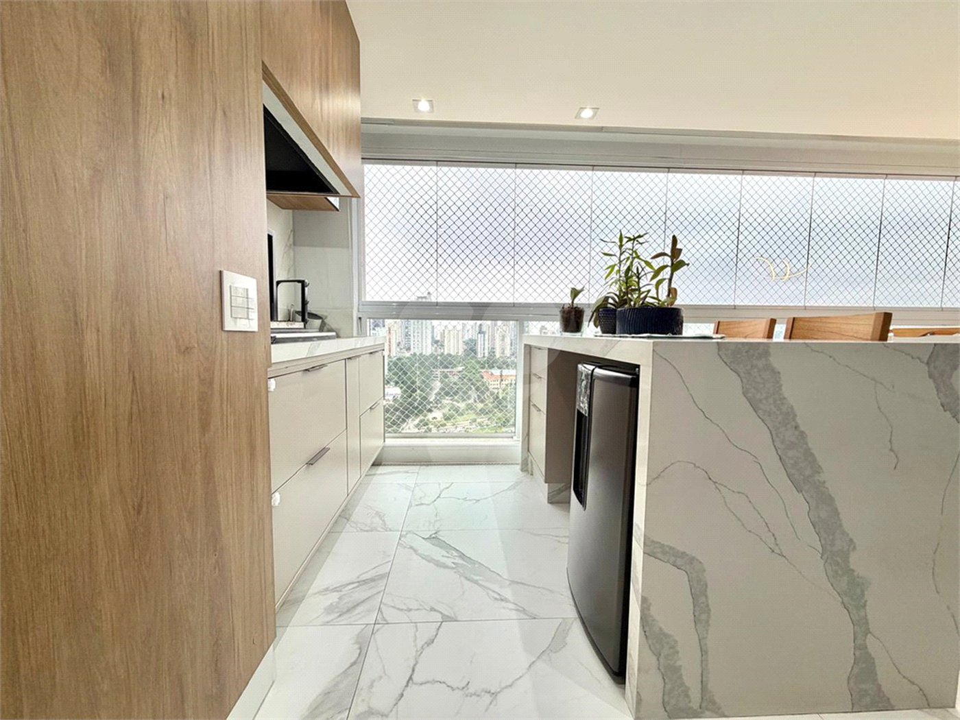 Apartamento à venda com 3 suítes em Vila Regente Feijó, São Paulo, SP