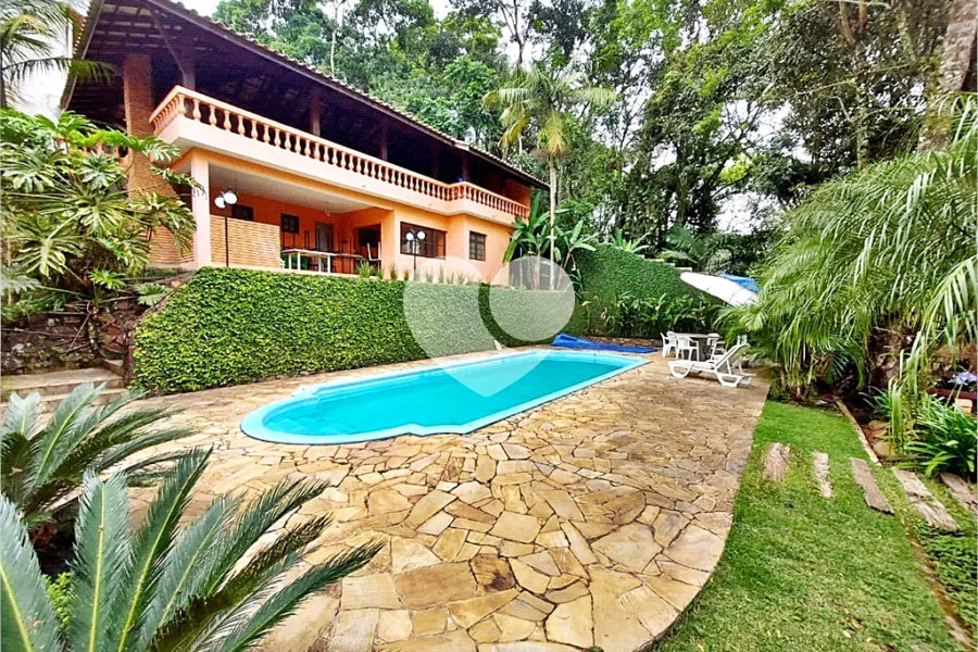 Casa à venda com 4 quartos, sendo 2 suítes, no condomínio Parque Imperial da Cantareira, Mairiporã - SP