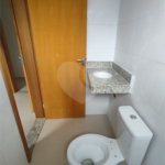 Casa térrea em Atibaia com 3 suítes, sala 2 ambientes, 2 vagas garagem, excelente localização, pronta para morar