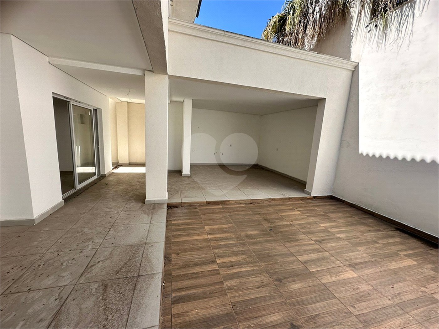 Casa à venda com 4 suítes no condomínio Villaggio Houda, São Paulo - SP