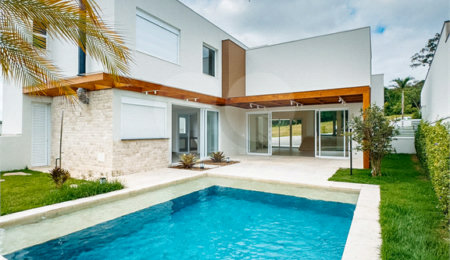 Casa à venda com 4 suítes no condomínio Villa dos Pinheiros, Indaiatuba - SP