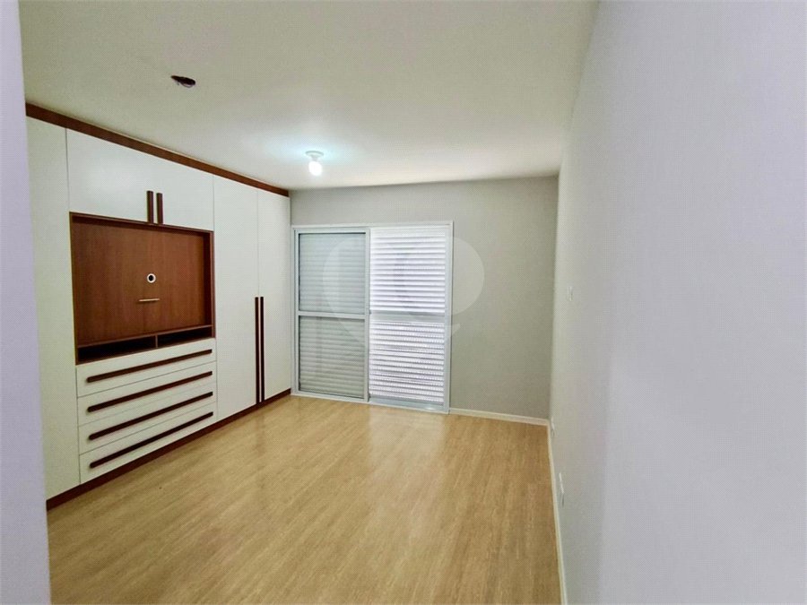 Casa à venda com 3 quartos, sendo 1 suíte, no condomínio Residencial Rio Preto Village, Atibaia - SP