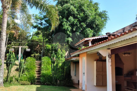 Chácara à venda com 4 quartos, sendo 1 suíte,  em Vila Dom Pedro, Atibaia, SP