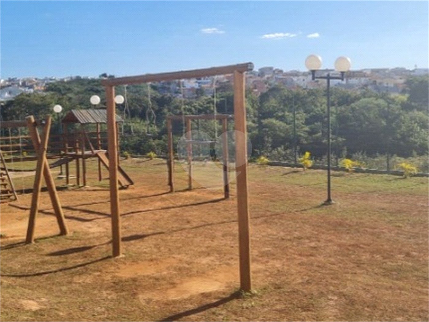 Casa à venda com 3 quartos, sendo 1 suíte, no condomínio Horto Florestal Villagio, Sorocaba - SP