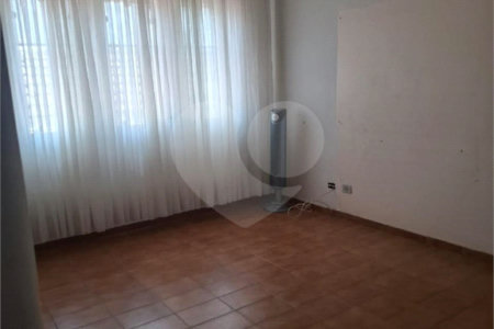 Sobrado à venda com 4 quartos, sendo 2 suítes,  em Campestre, Santo André, SP