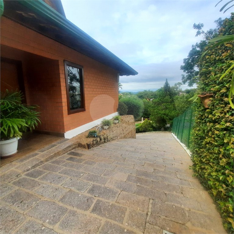 Casa à venda com 6 quartos, sendo 3 suítes, no condomínio Estância Marambaia, Vinhedo - SP
