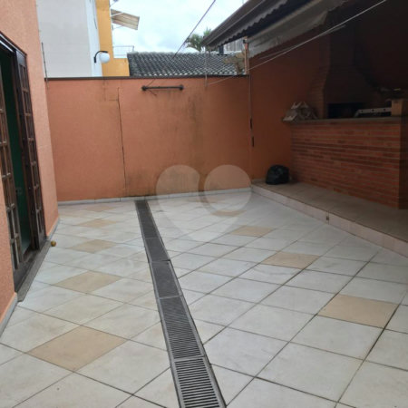 Casa à venda com 4 quartos, sendo 2 suítes,  em Vila Oliveira, Mogi das Cruzes, SP
