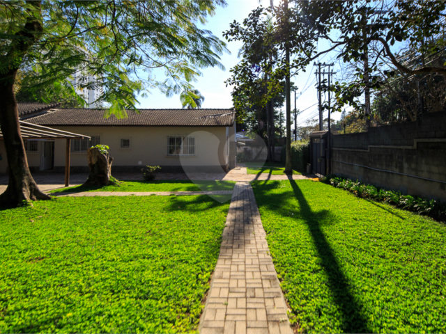 Casa Térrea à venda com 3 quartos, sendo 1 suíte,  em Alto da Boa Vista, São Paulo, SP