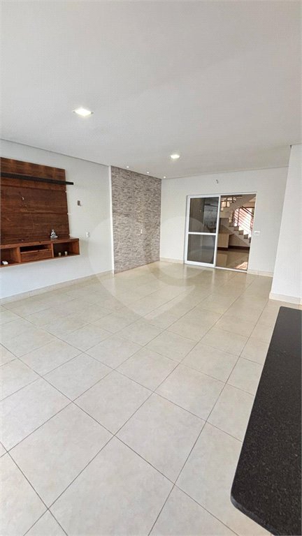 Casa à venda com 3 quartos, sendo 1 suíte, no condomínio Solar das Torres, Cuiabá - MT