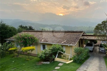 Casa em condomínio à venda com 4 quartos, sendo 1 suíte, no Centro, Bom Jesus dos Perdões, SP