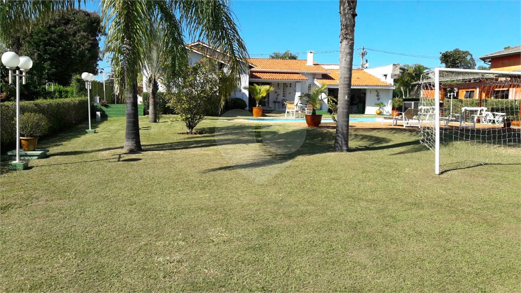 Casa à venda com 4 quartos, sendo 2 suítes, no condomínio Monte Belo, Salto - SP