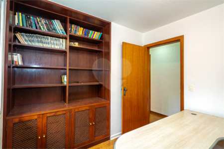Casa à venda com 4 quartos, sendo 1 suíte, em Jardim Marajoara, São Paulo, SP