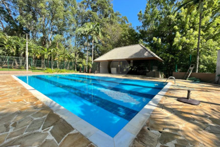 Casa à venda com 5 quartos, sendo 3 suítes, no condomínio Santa Teresa 1, Vinhedo - SP