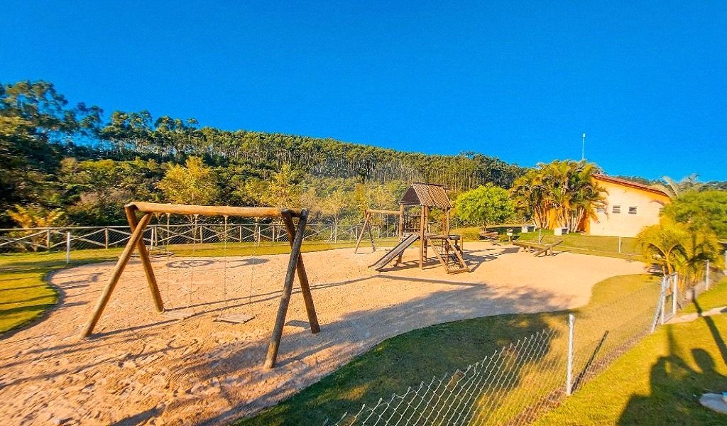 Casa à venda com 3 quartos, sendo 1 suíte, no condomínio Residencial Fazenda Alta Vista, Salto de Pirapora - SP