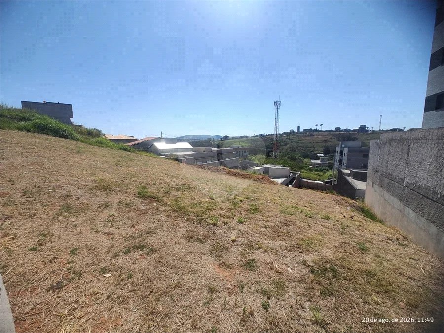 Terreno em Atibaia com 197 metros, pronto para construir, ao lado de supermercado e diversos comércios