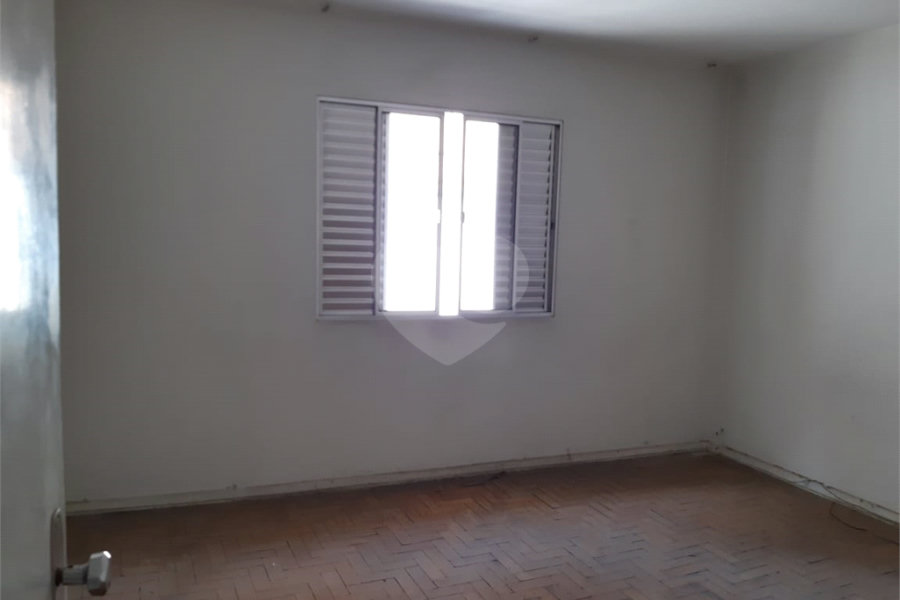 Casa à venda com 3 quartos, sendo 1 suíte, no condomínio Sem Nome, São Paulo - SP