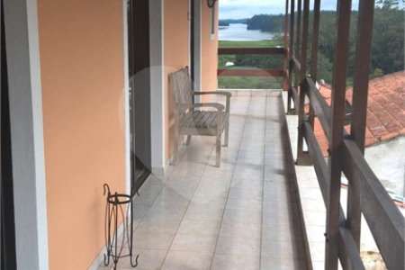 Sobrado à venda com 3 quartos, sendo 1 suíte, em Bocaina, Ribeirão Pires, SP