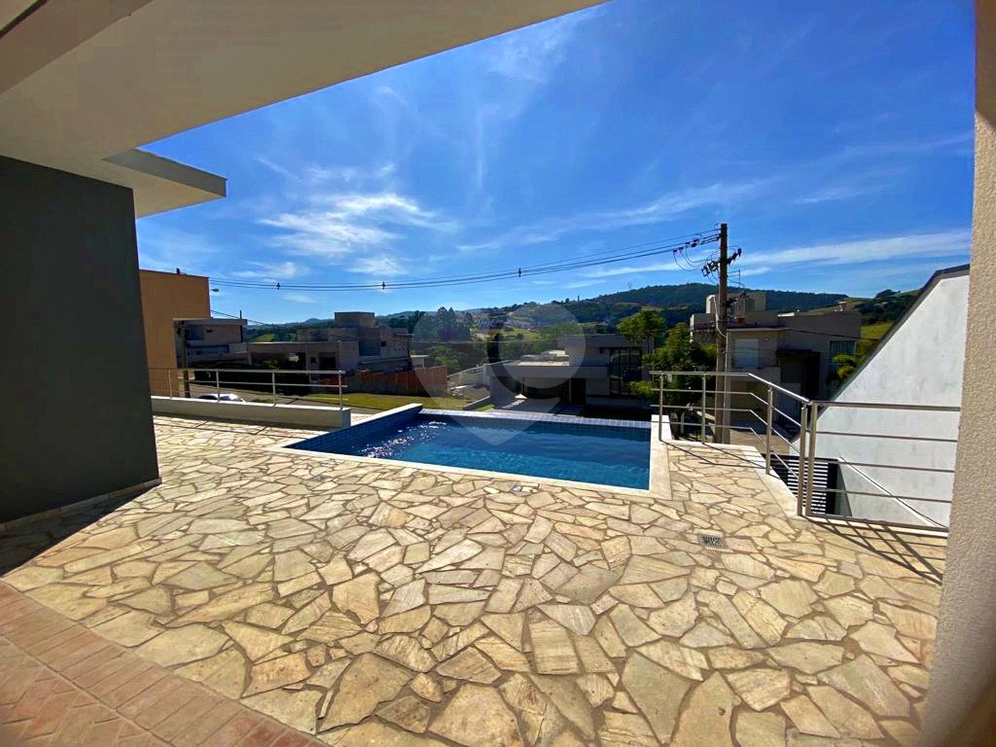 Casa à venda com 3 suítes no condomínio Santa Isabel I, Louveira - SP