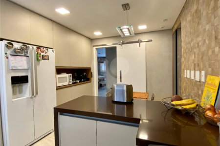 Apartamento à venda com 3 suítes em Vila Suzana, São Paulo, SP