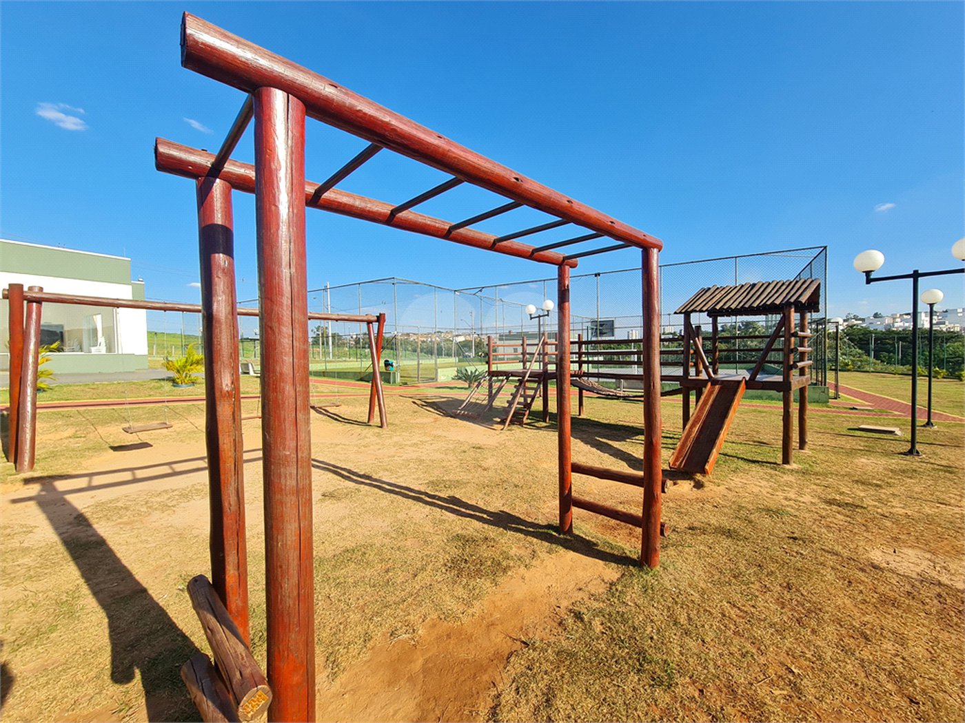 Casa à venda com 3 quartos, sendo 1 suíte, no condomínio Horto Florestal Villagio, Sorocaba - SP