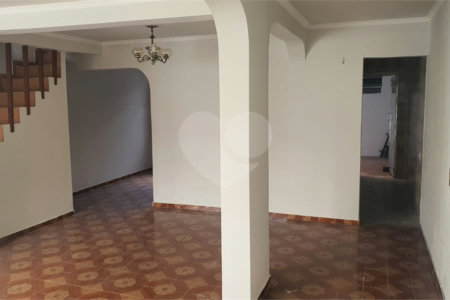 Sobrado à venda com 3 quartos em Vila Nilo, São Paulo, SP