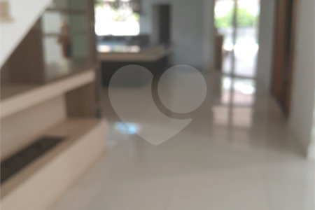 Casa à venda ou para alugar com 4 suítes em Chácaras São Carlos, Cotia, SP