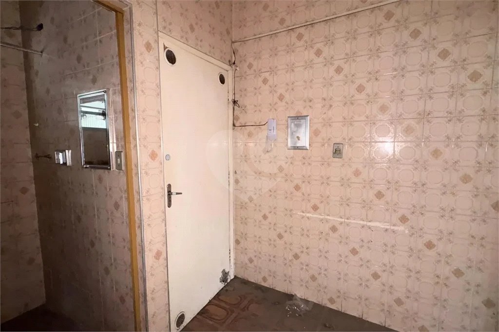 Kitnet Compacta na Liberdade – 33m² | Portaria 24h | Aceita Pets