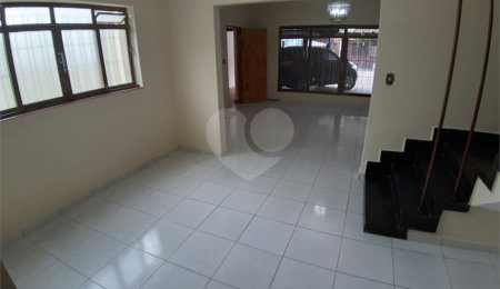 Sobrado à venda com 4 quartos, sendo 1 suíte,  em Vila Gomes, São Paulo, SP