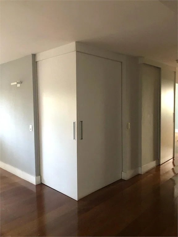 Sala à venda em Vila Suzana, São Paulo, SP