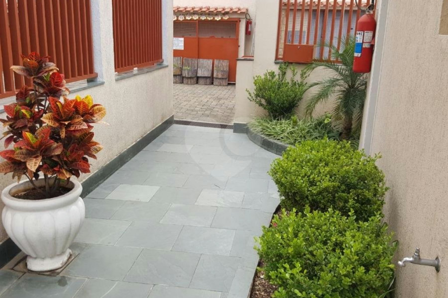 Casa à venda com 3 suítes no condomínio Village, São Paulo - SP