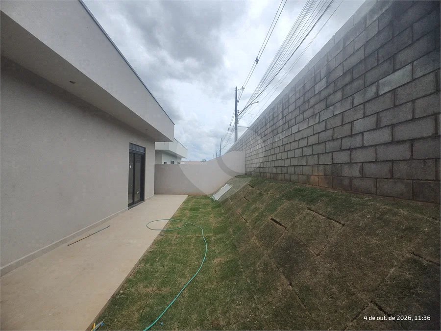 Casa exclusiva em Atibaia de alto padrão com 3 suítes, piscina, espaço gourmet, condomínio fechado, aceita financiamento