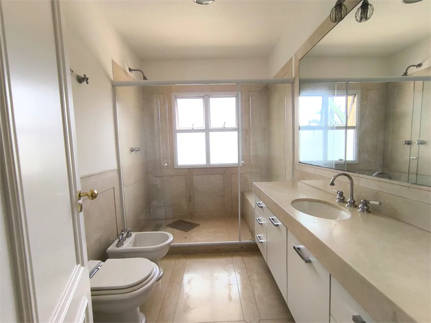 Casa à venda com 5 quartos, sendo 4 suítes, em Cidade Jardim, São Paulo, SP