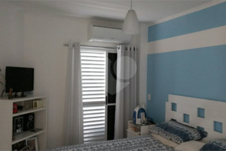 Casa à venda com 3 quartos, sendo 1 suíte, no condomínio Residencial Água Fria, São Paulo - SP