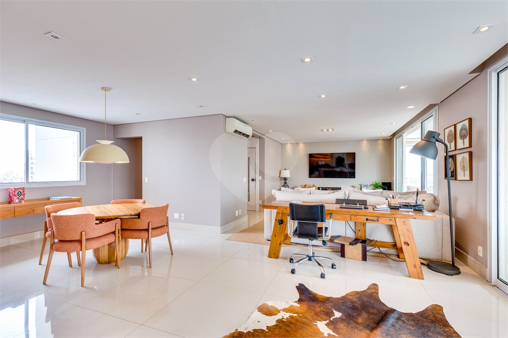 Apartamento à venda com 4 suítes em Campo Belo, São Paulo, SP