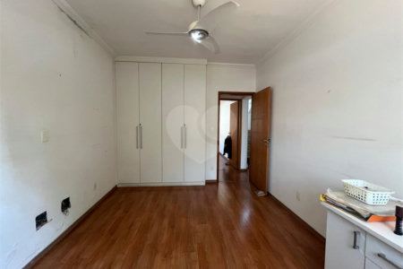 Sobrado à venda com 4 quartos, sendo 1 suíte,  em Vila Cordeiro, São Paulo, SP