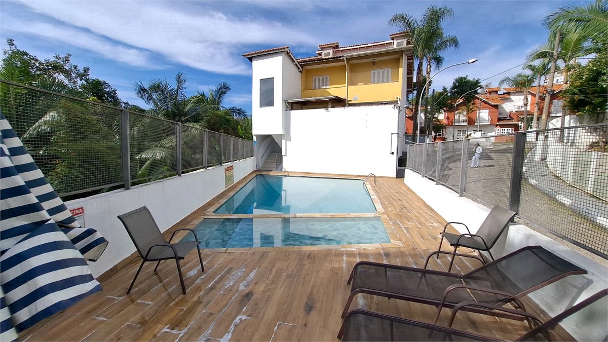 Casa à venda com 2 suítes no condomínio Village Palmas, São Paulo - SP