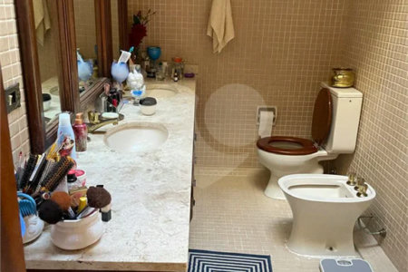 Casa à venda, 742 m², com piscina, 5 suítes, em Embu das Artes