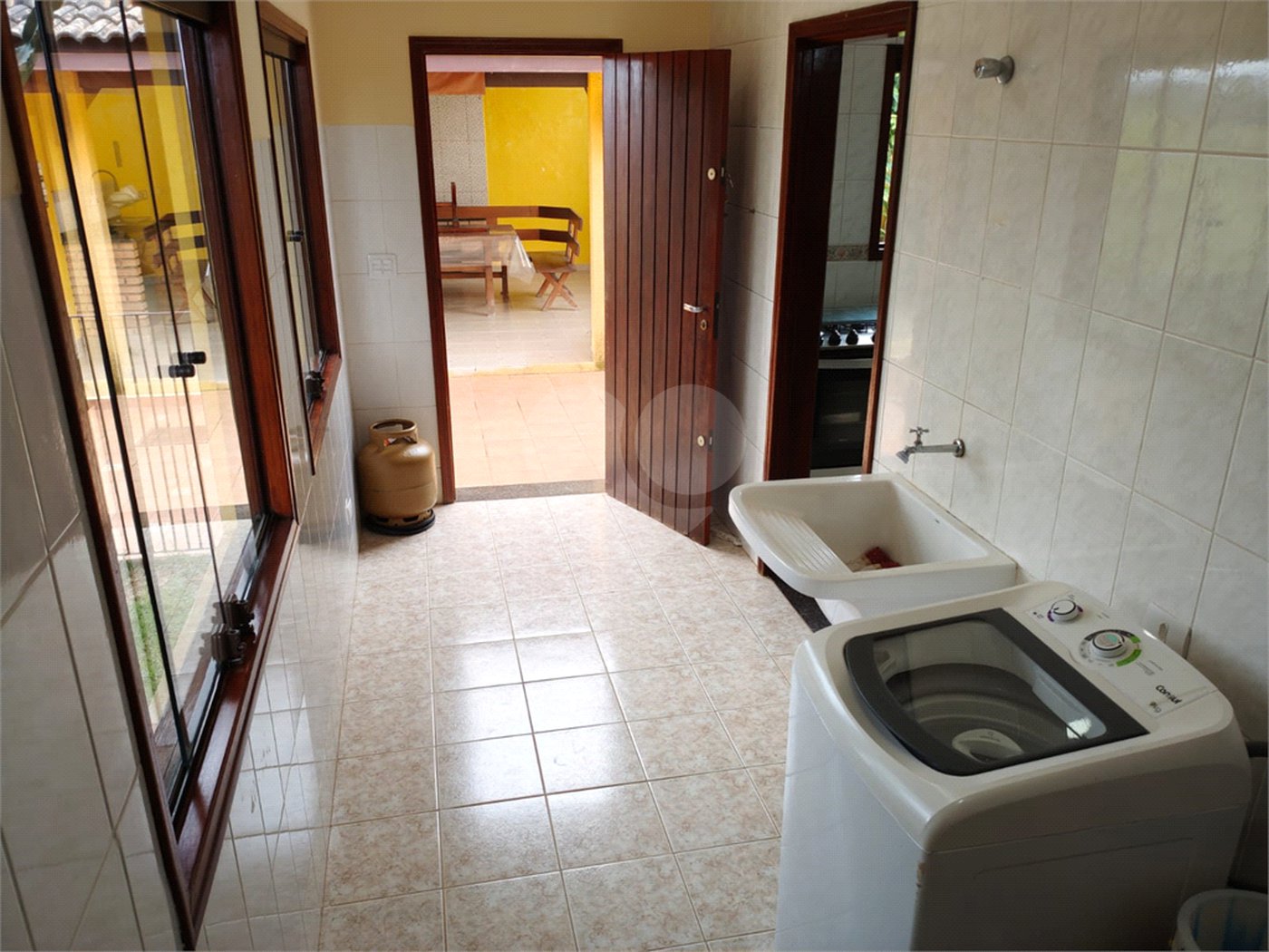 Casa à venda com 4 quartos, sendo 2 suítes,  em Country Residencial Felix, Bom Jesus dos Perdões, SP