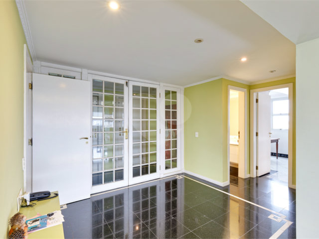 Apartamento à venda com 4 suítes em Jardim Marajoara, São Paulo, SP