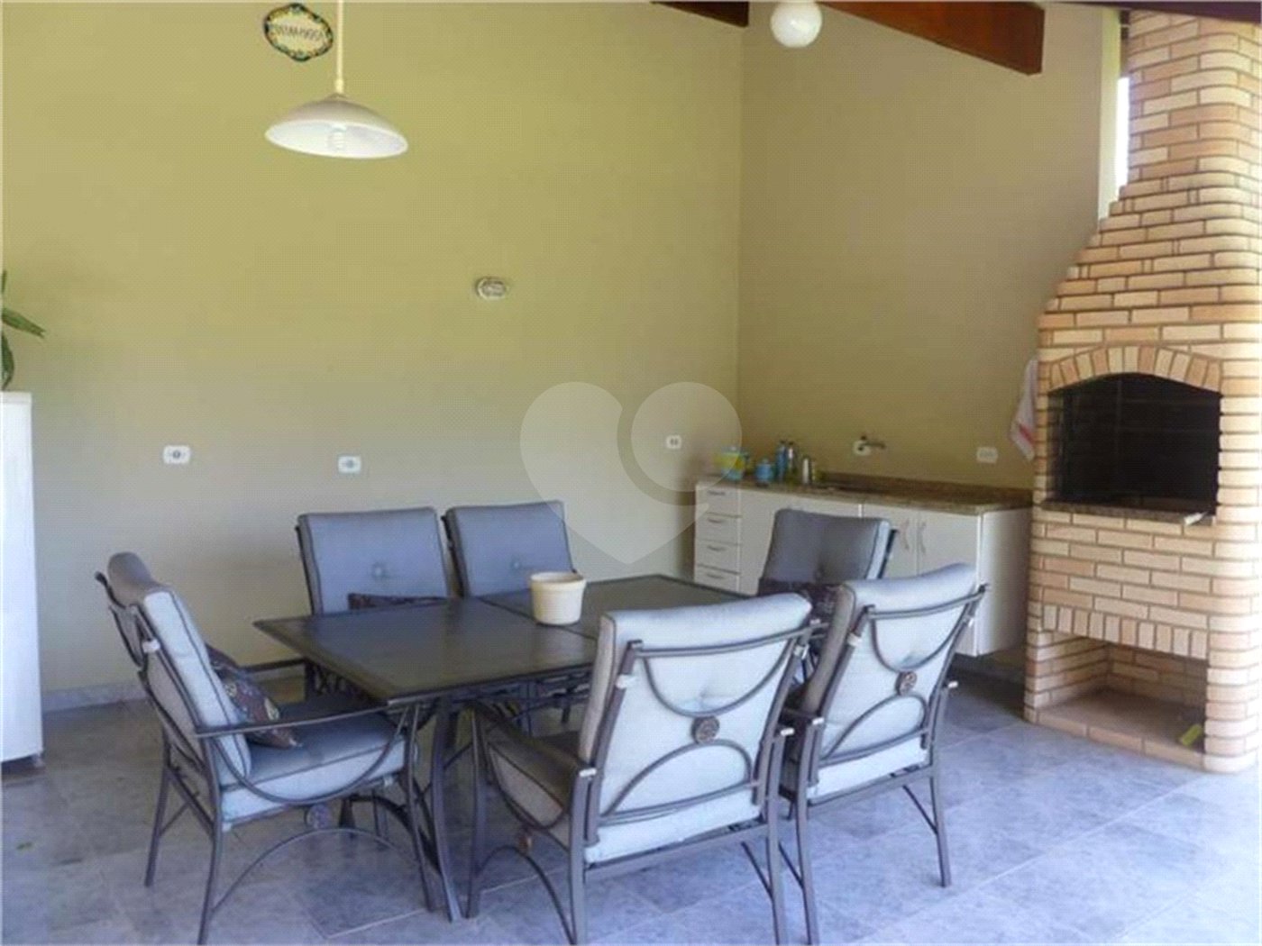 Casa à venda com 3 quartos, sendo 1 suíte, no condomínio Vivenda das Vinhas, Vinhedo - SP