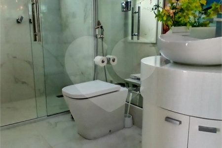 Casa à venda com 3 suítes no condomínio Figueira Garden, Atibaia - SP