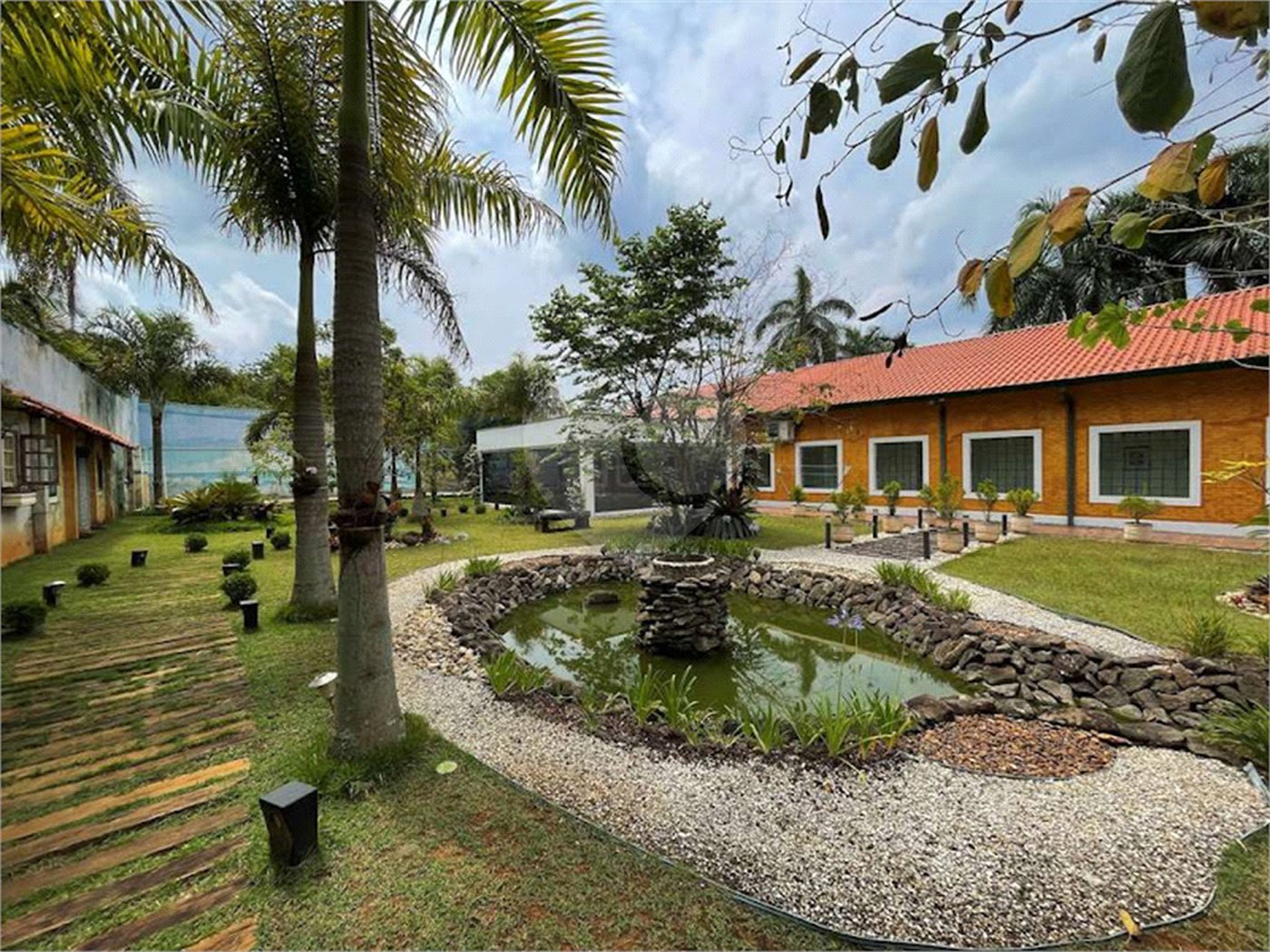 Casa à venda com 4 suítes no condomínio Miollo da Granja, Cotia - SP