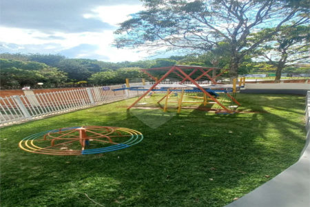 Sobrado 4 dormitórios, condomínio Village Paineiras