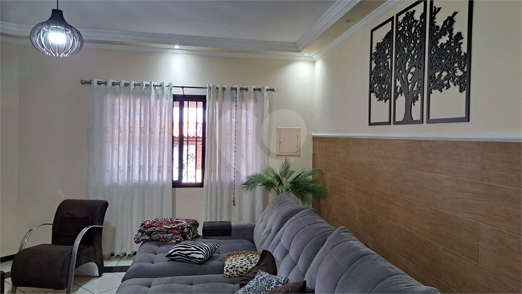 Casa à venda com 3 quartos, sendo 1 suíte,  em Jardim Universo, Mogi das Cruzes, SP