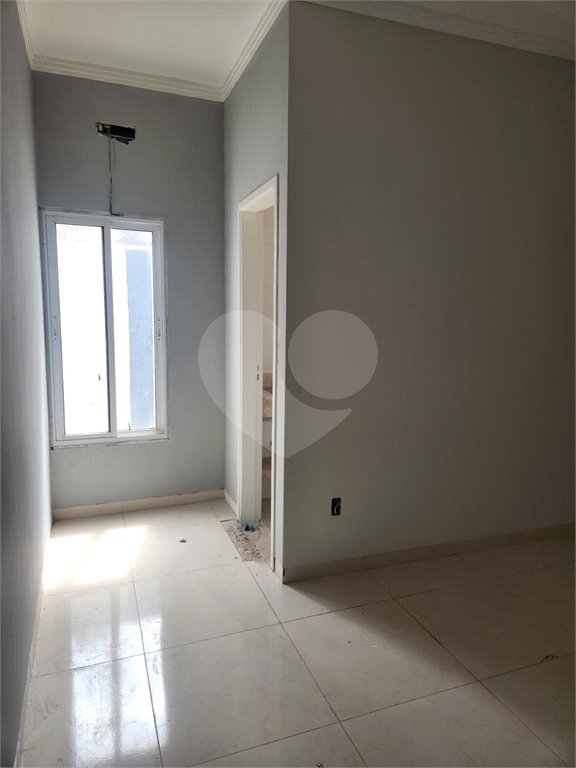 Casa à venda com 3 quartos, sendo 2 suítes, no condomínio Sollares, Araraquara - SP